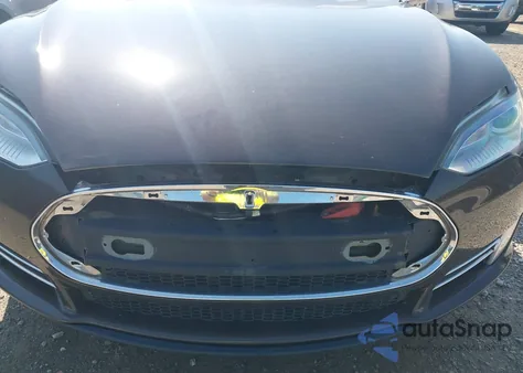 2013 Tesla Model S z USA, uszkodzony, nr VIN 5YJSA1DN6DFP03367